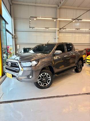 TOYOTA HILUX 2.8 D-4D TURBO DIESEL CD SRV 4X4 AUTOMÁTICO